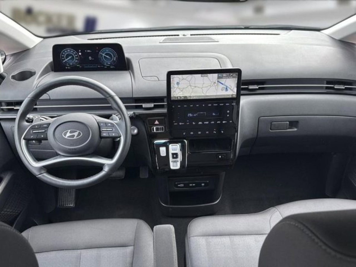 Hyundai Staria 1.6 hev 2wd auto (9)