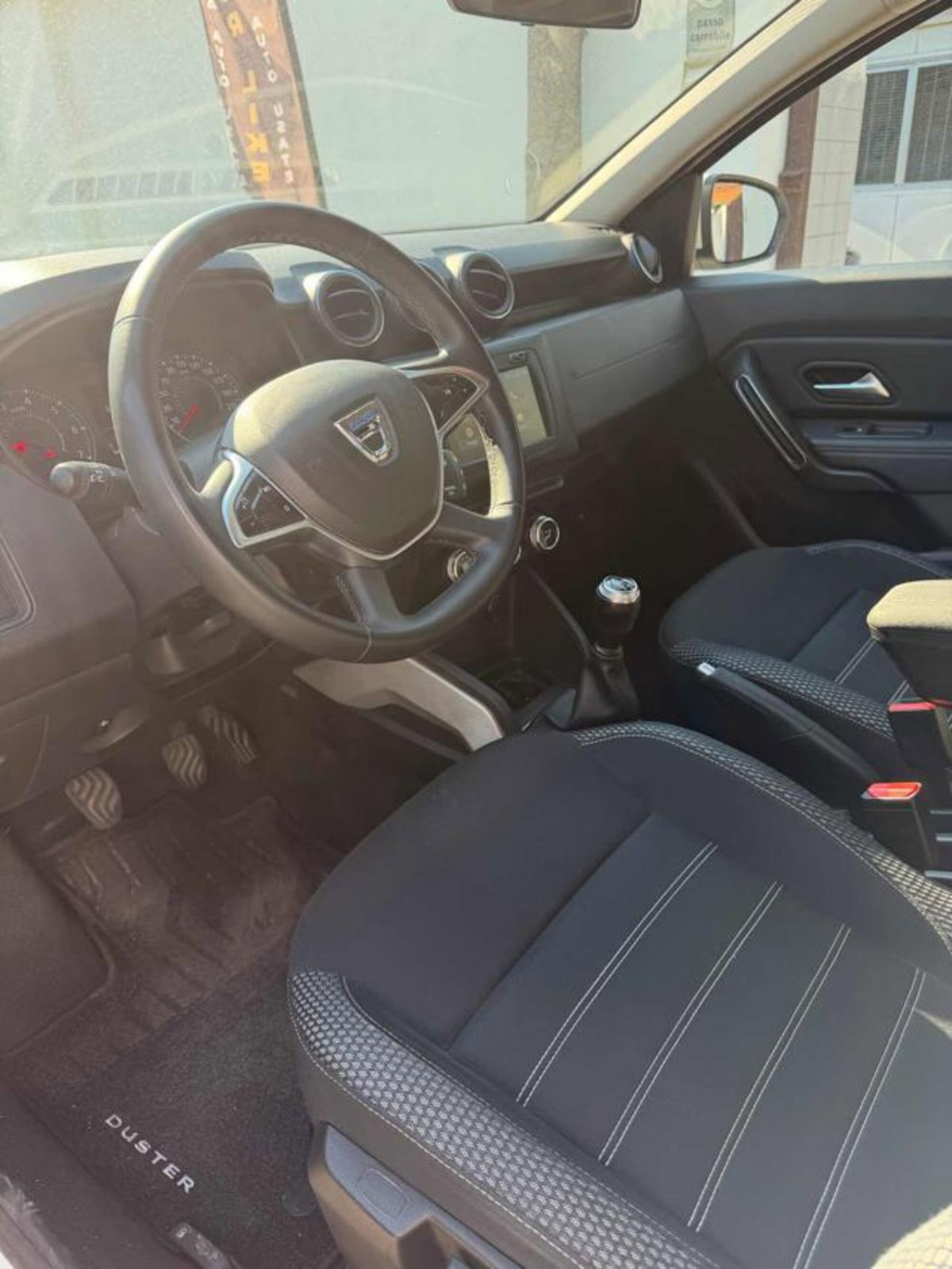 Dacia Duster 1.0 TCe 100 CV ECO-G 4x2 Prestige (9)