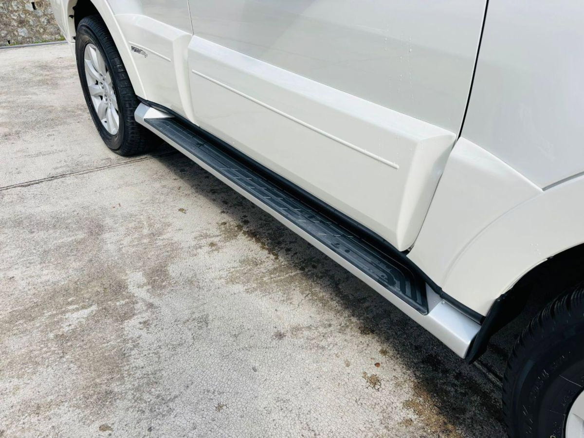 Mitsubishi Pajero 3.2 DI-D 16V aut. 5p. Instyle DPF (11)
