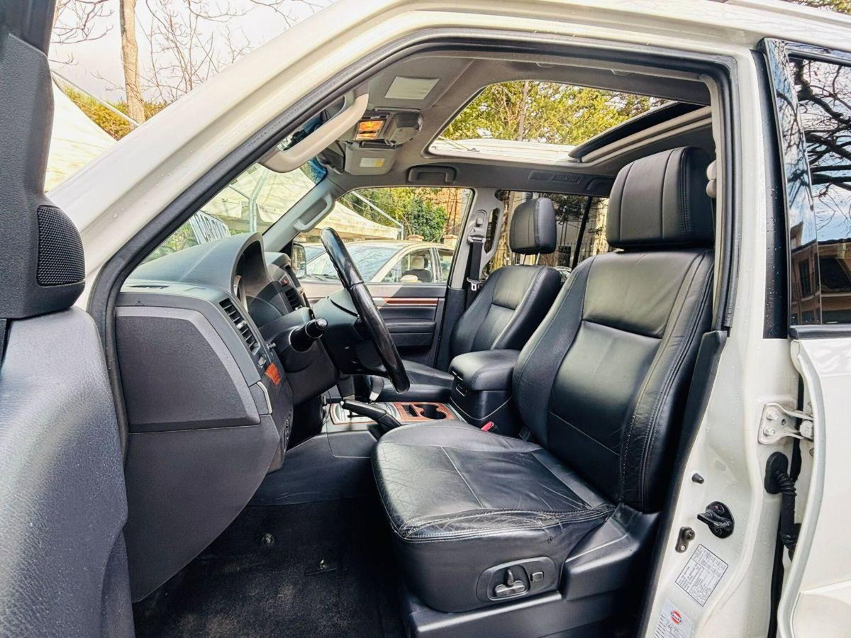 Mitsubishi Pajero 3.2 DI-D 16V aut. 5p. Instyle DPF (13)