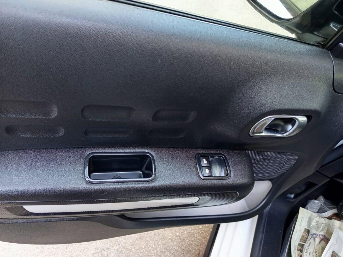 Citroen C3 BlueHDi 100 S&S Feel Pack (12)