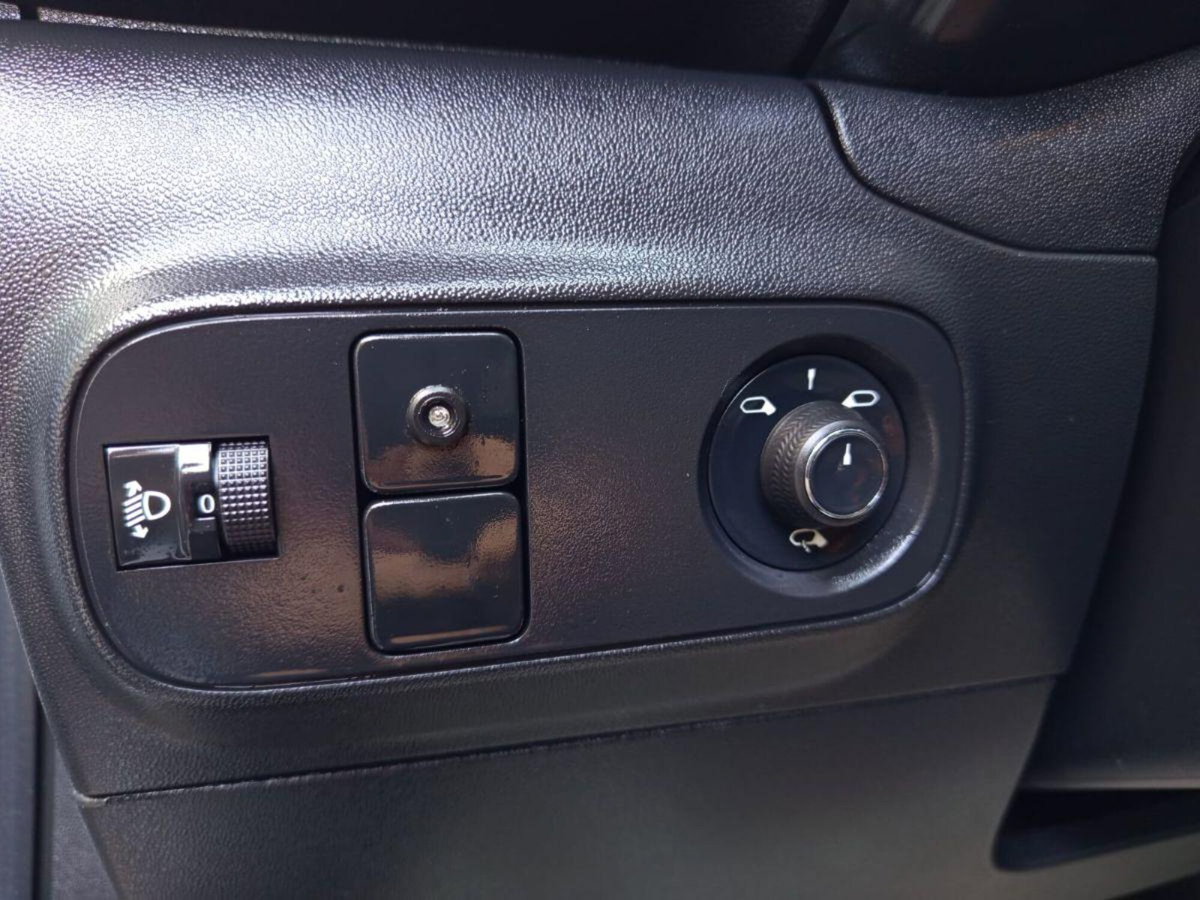 Citroen C3 BlueHDi 100 S&S Feel Pack (13)