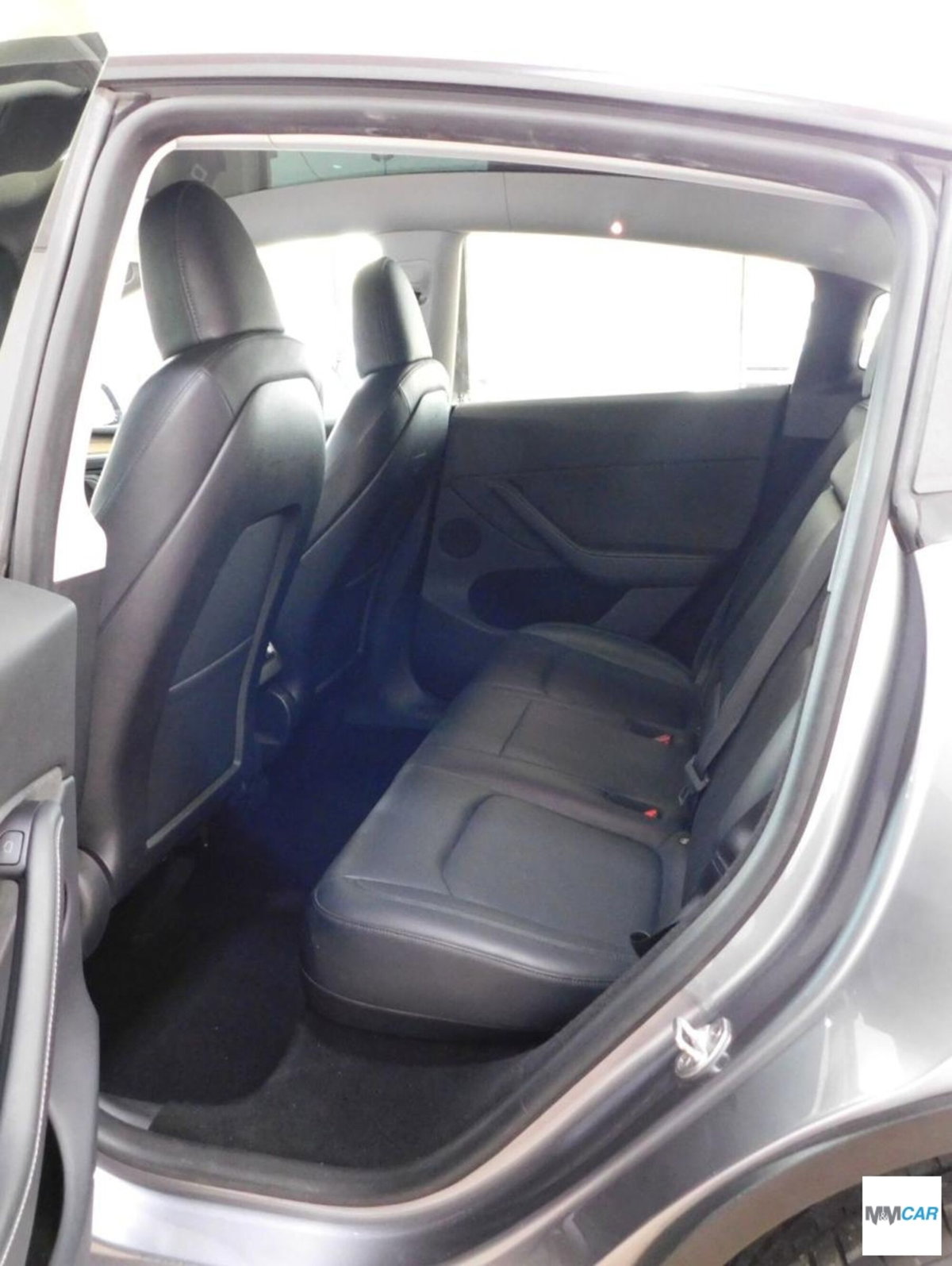 Tesla Model Y Long Range awd (11)