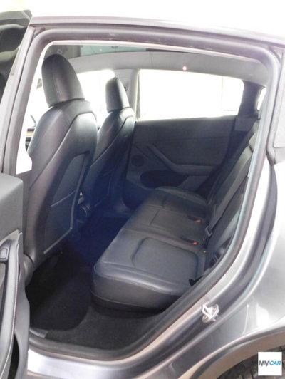 Tesla Model Y Long Range awd (11)