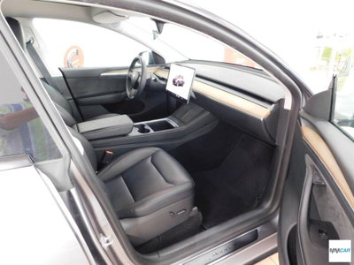 Tesla Model Y Long Range awd (12)