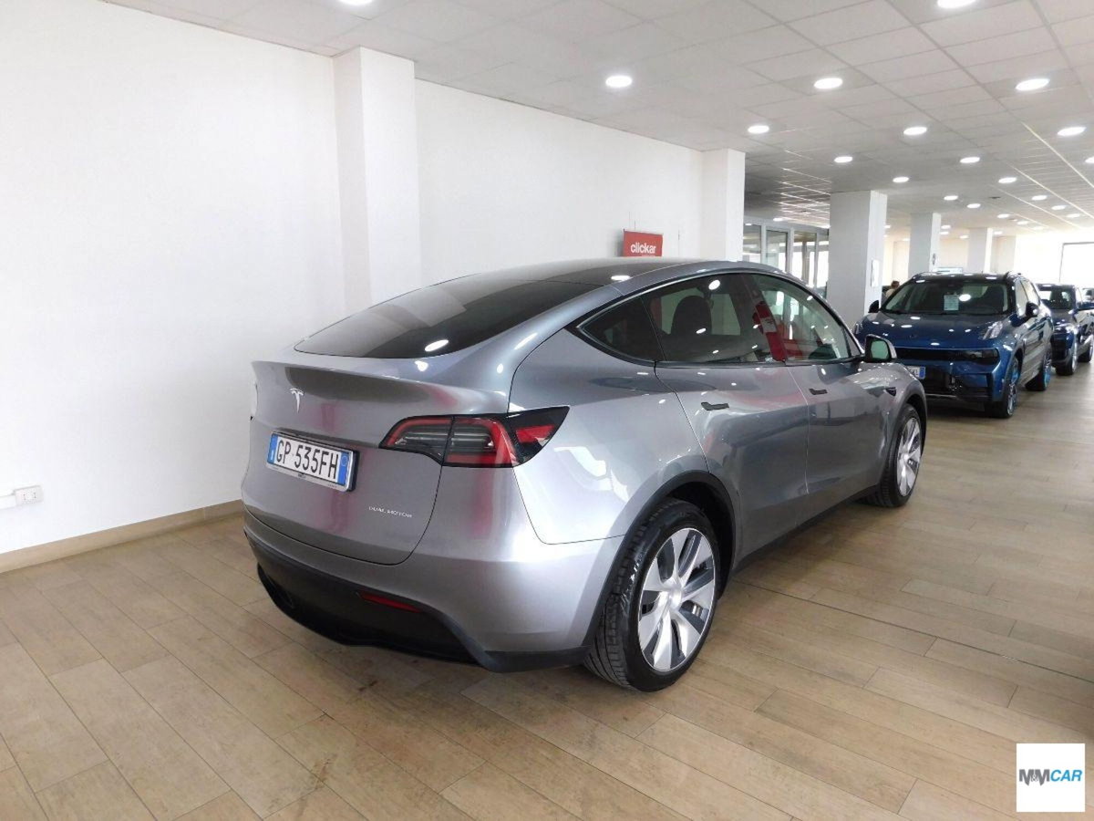 Tesla Model Y Long Range awd (3)