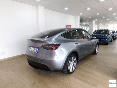 Tesla Model Y Long Range awd (3)