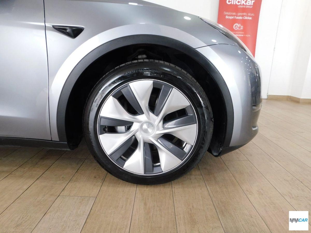 Tesla Model Y Long Range awd (5)