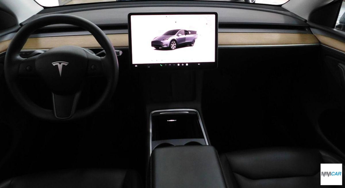 Tesla Model Y Long Range awd (6)