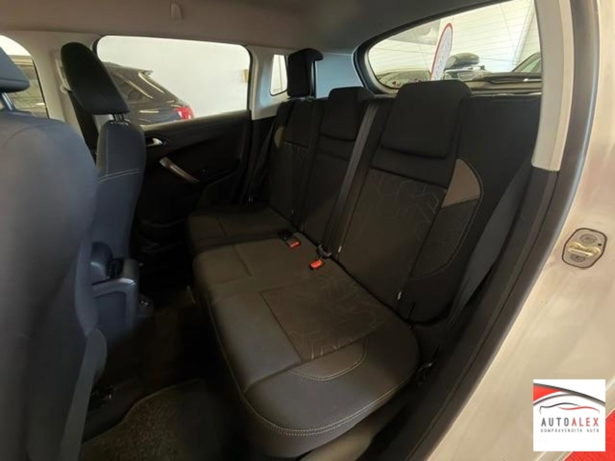 Peugeot 2008 VTi 82CV Allure (11)