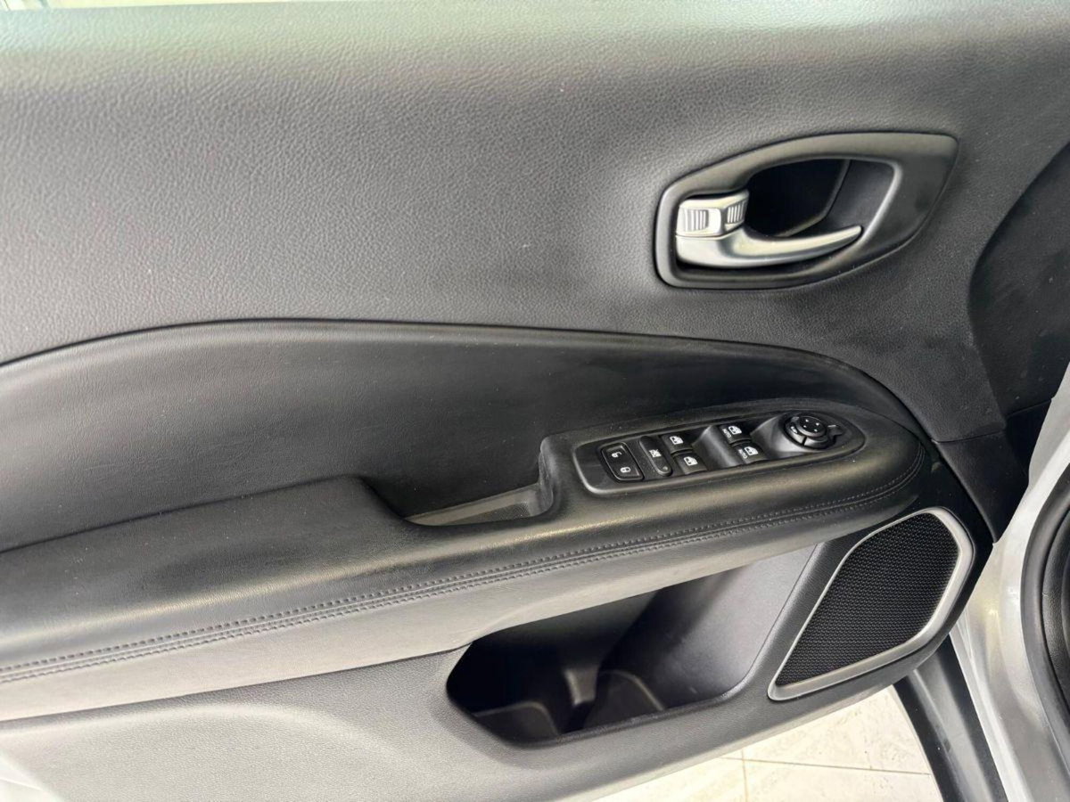 Jeep Compass 1.6 Multijet II 2WD Night Eagle (8)