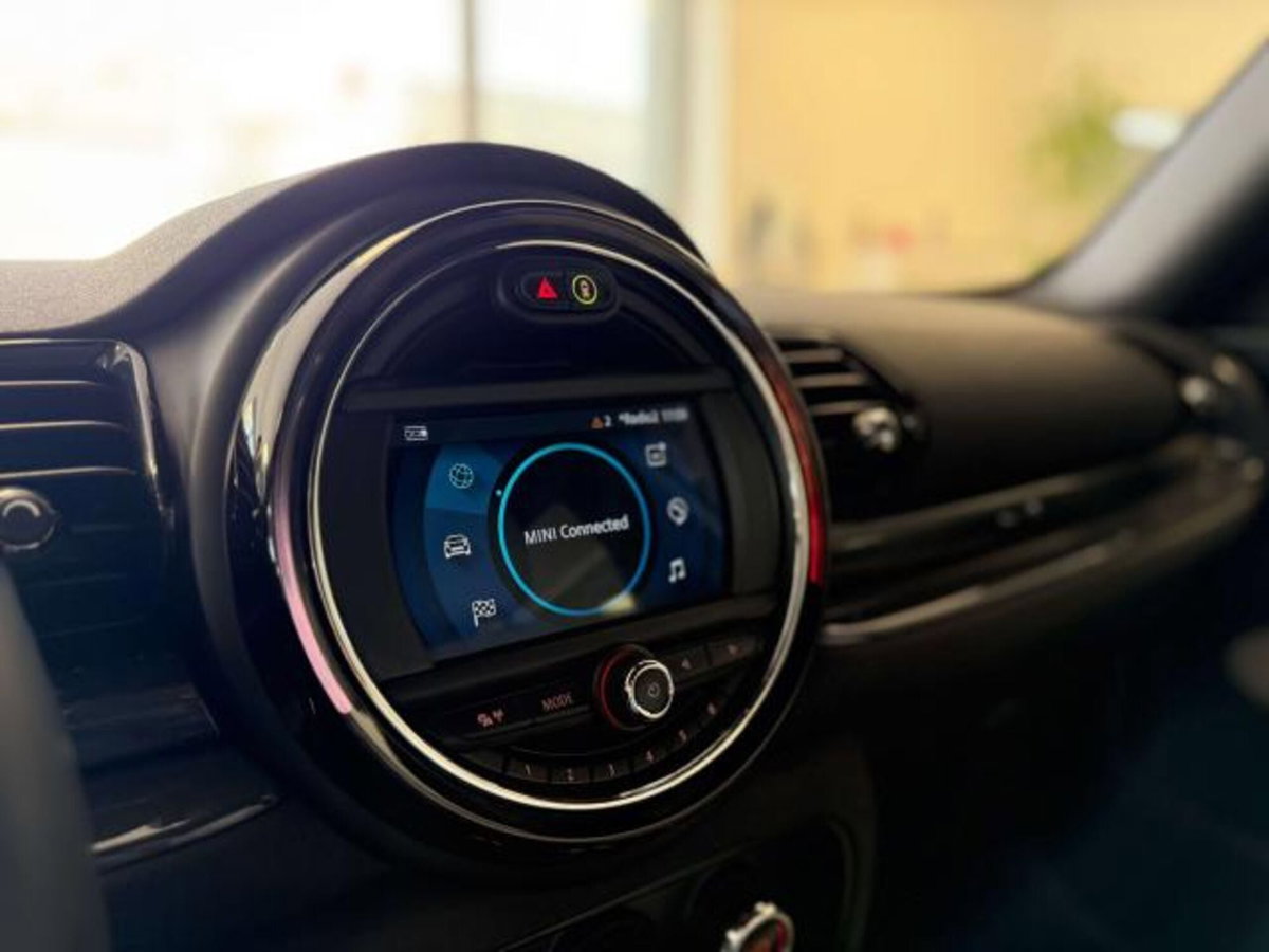 MINI Mini Clubman Clubman 2.0 Cooper D Mayfair Edition auto (14)