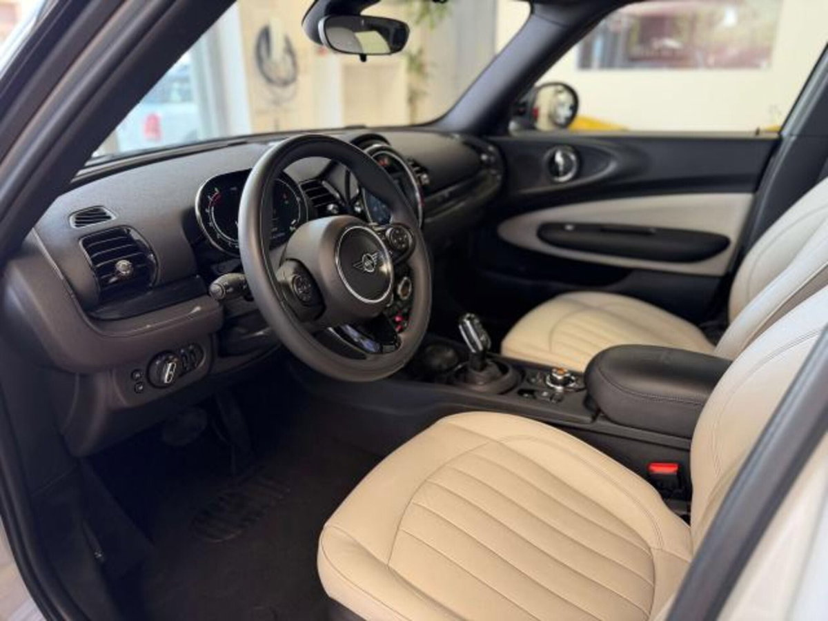 MINI Mini Clubman Clubman 2.0 Cooper D Mayfair Edition auto (8)