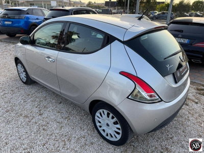 Lancia Ypsilon 1.2 69 CV 5 porte GPL Ecochic Alberta Ferretti (10)
