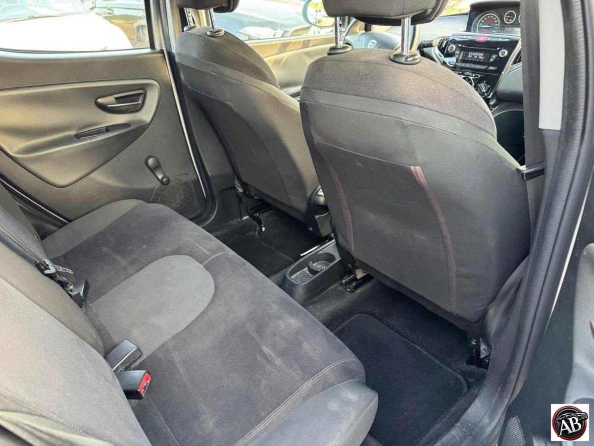 Lancia Ypsilon 1.2 69 CV 5 porte GPL Ecochic Alberta Ferretti (12)