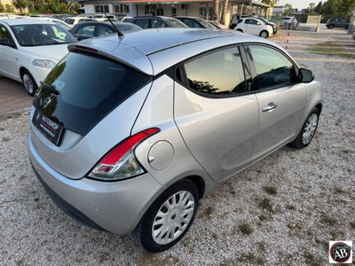 Lancia Ypsilon 1.2 69 CV 5 porte GPL Ecochic Alberta Ferretti (6)