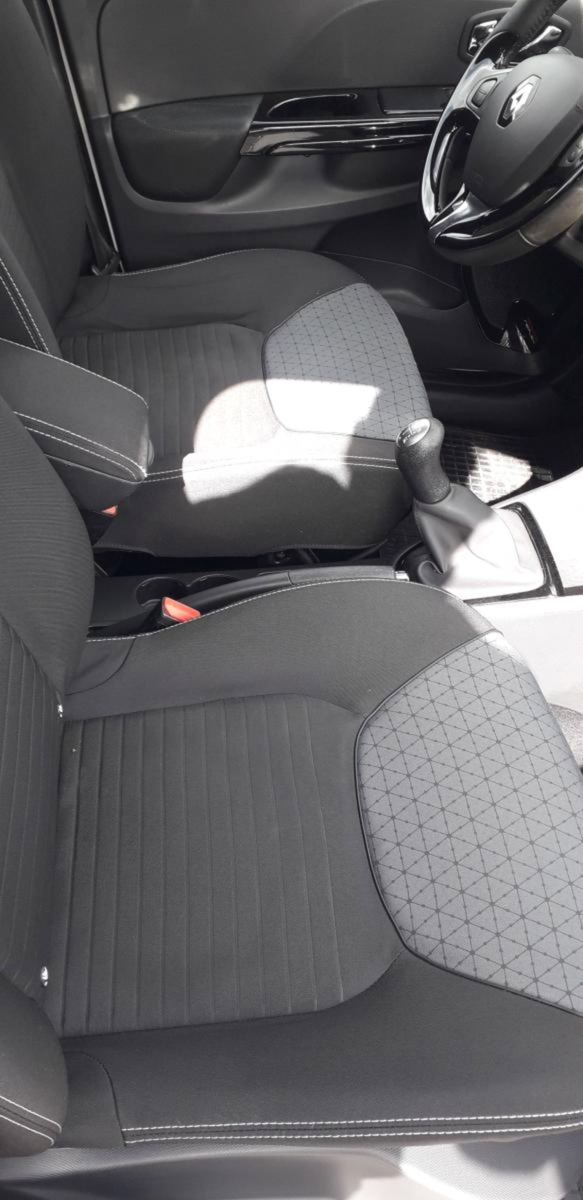 Renault Clio 0.9 TCe 12V 90CV Start&Stop 5 porte Duel (5)