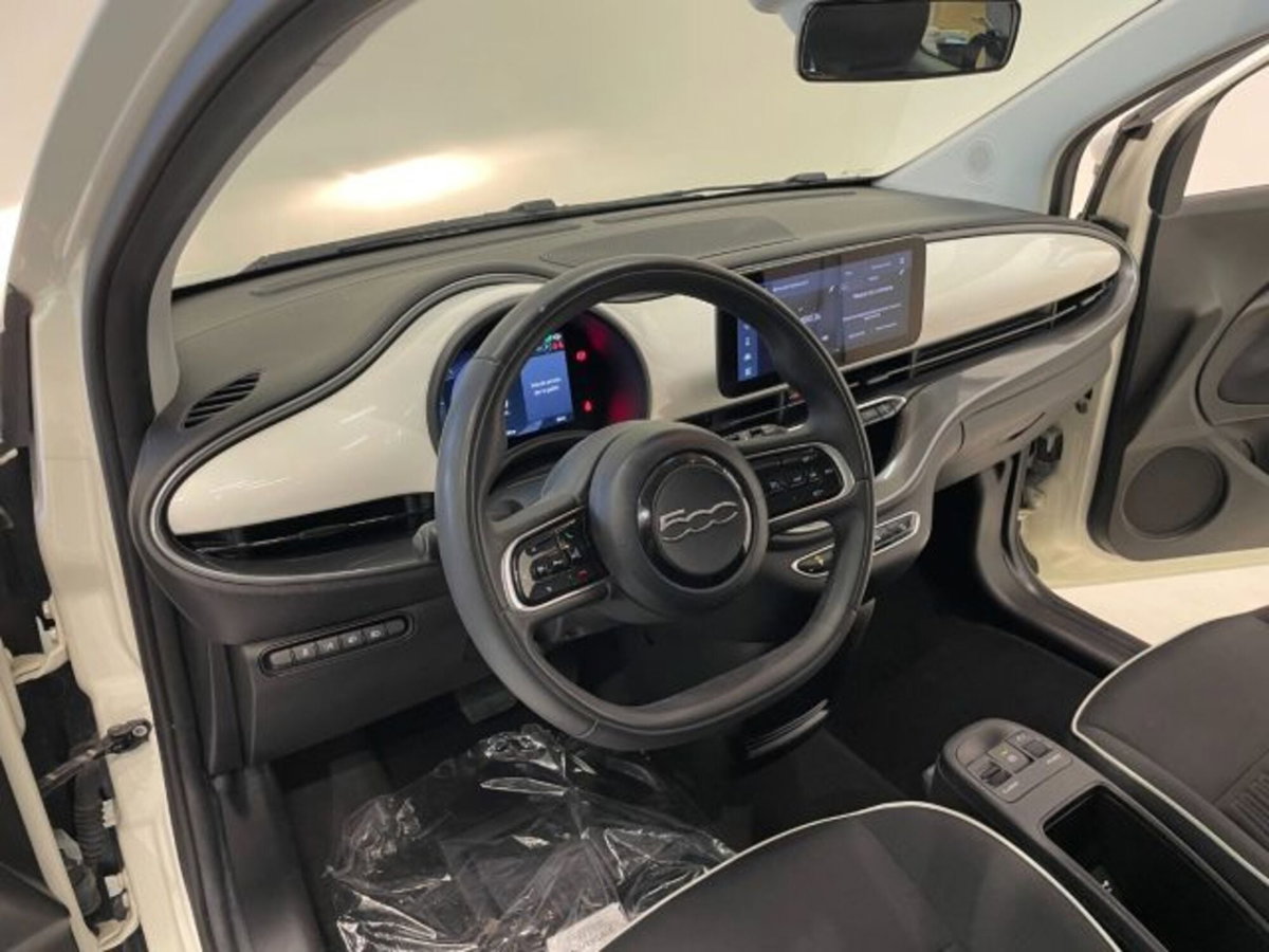 Fiat 500e Action Berlina 23,65 kWh (15)