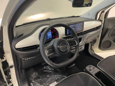 Fiat 500e Action Berlina 23,65 kWh (15)