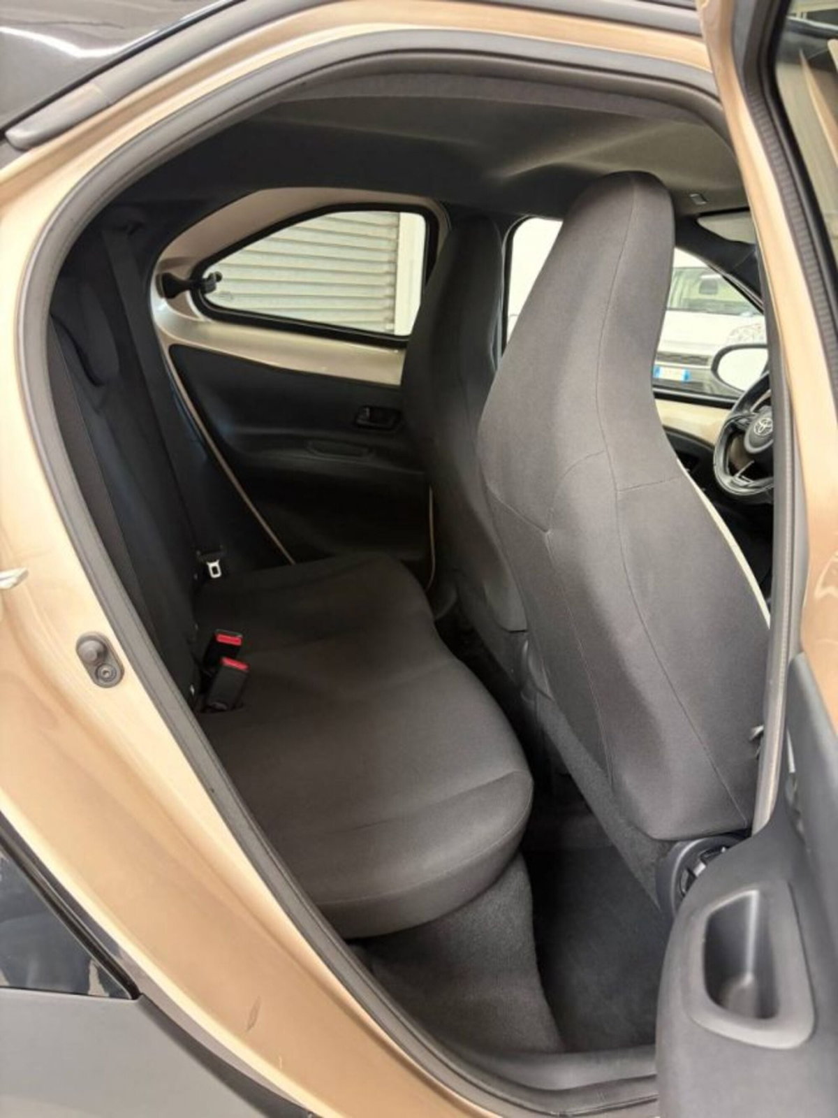 Toyota Aygo X 1.0 VVT-i 72 CV 5 porte Limited Air (13)