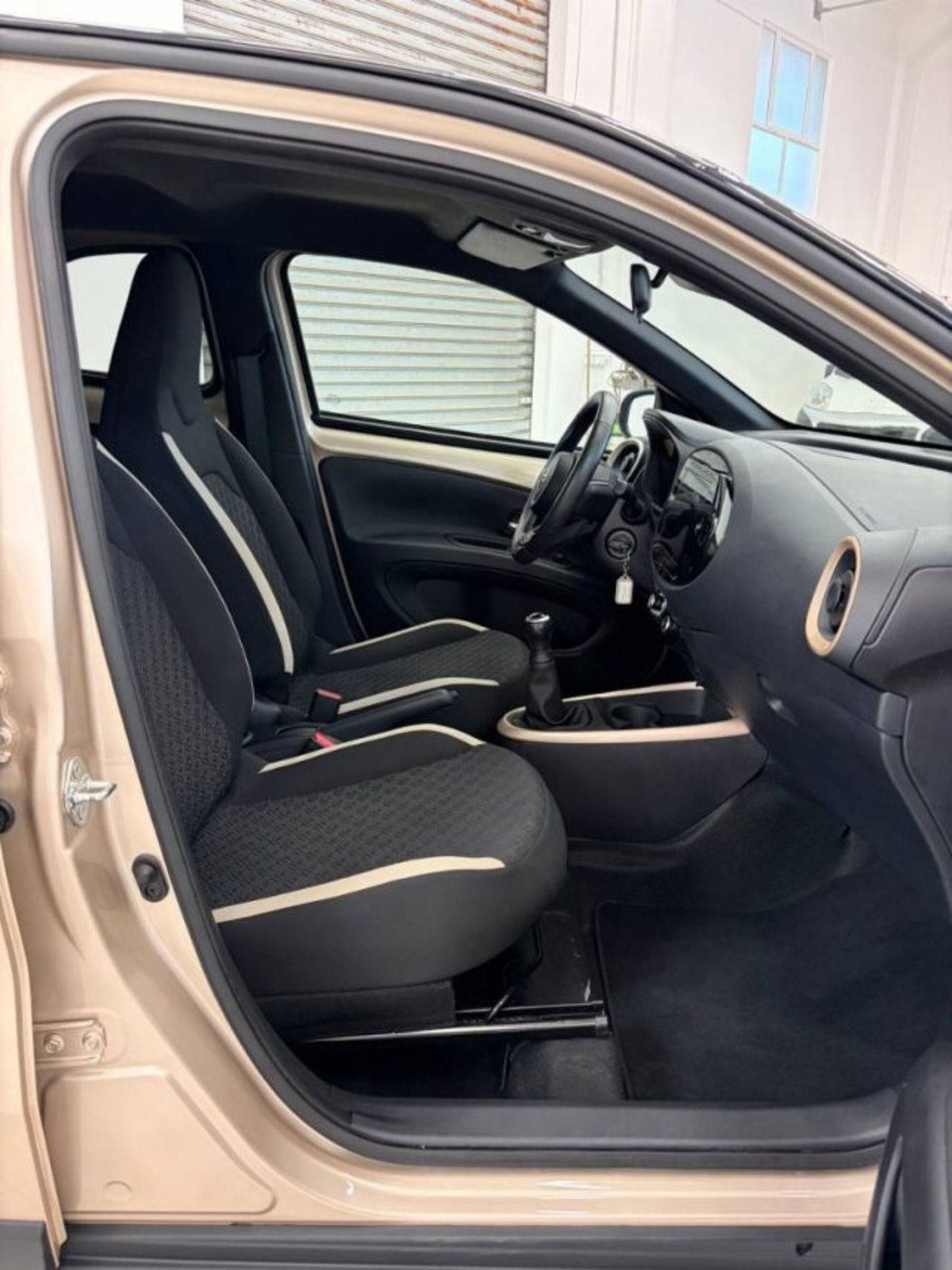 Toyota Aygo X 1.0 VVT-i 72 CV 5 porte Limited Air (14)