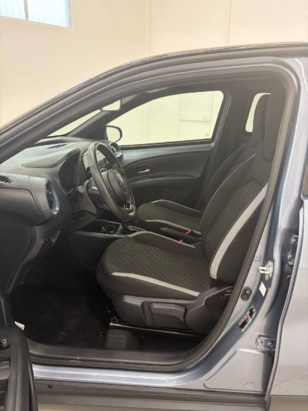 Toyota Aygo X 1.0 VVT-i 72 CV 5 porte Limited S-CVT (9)