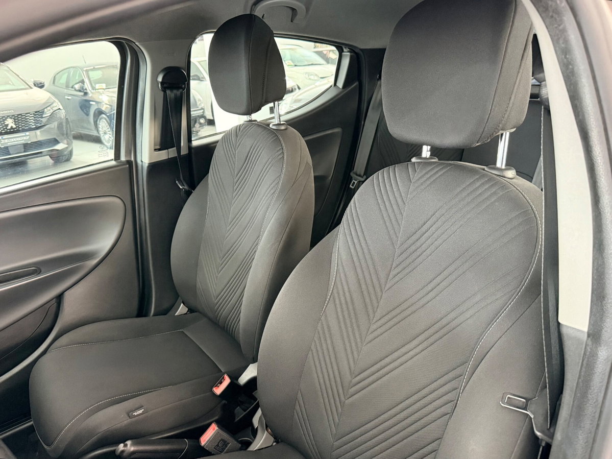 Lancia Ypsilon 1.0 FireFly 5 porte S&S Hybrid Ecochic Gold (15)