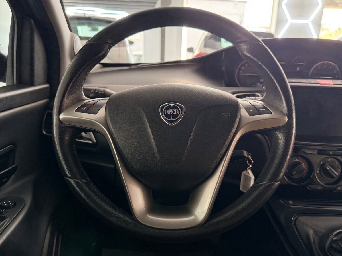 Lancia Ypsilon 1.0 FireFly 5 porte S&S Hybrid Ecochic Gold (20)