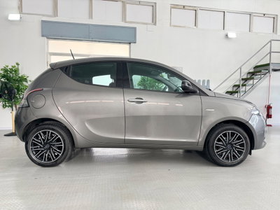 Lancia Ypsilon 1.0 FireFly 5 porte S&S Hybrid Ecochic Gold (4)