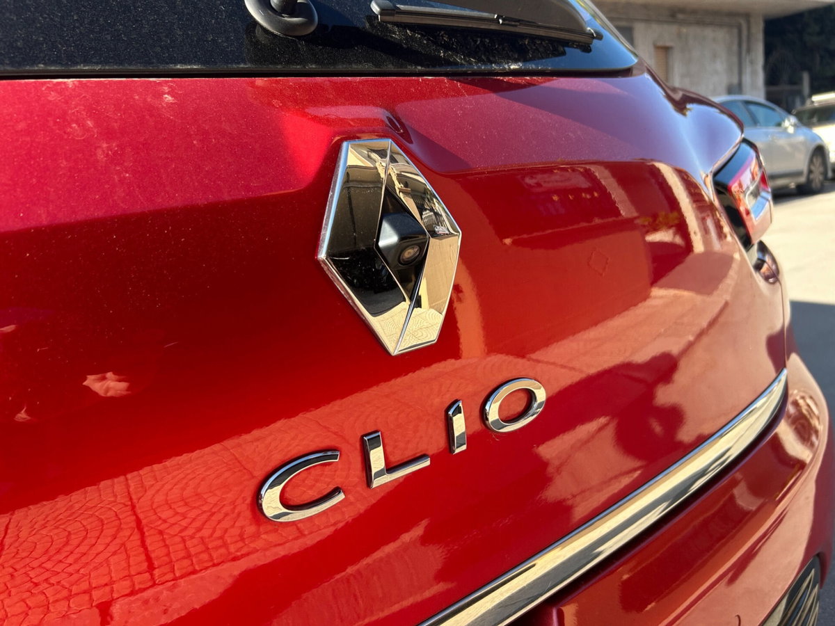 Renault Clio dCi 8V 90 CV 5 porte Moschino Life (16)