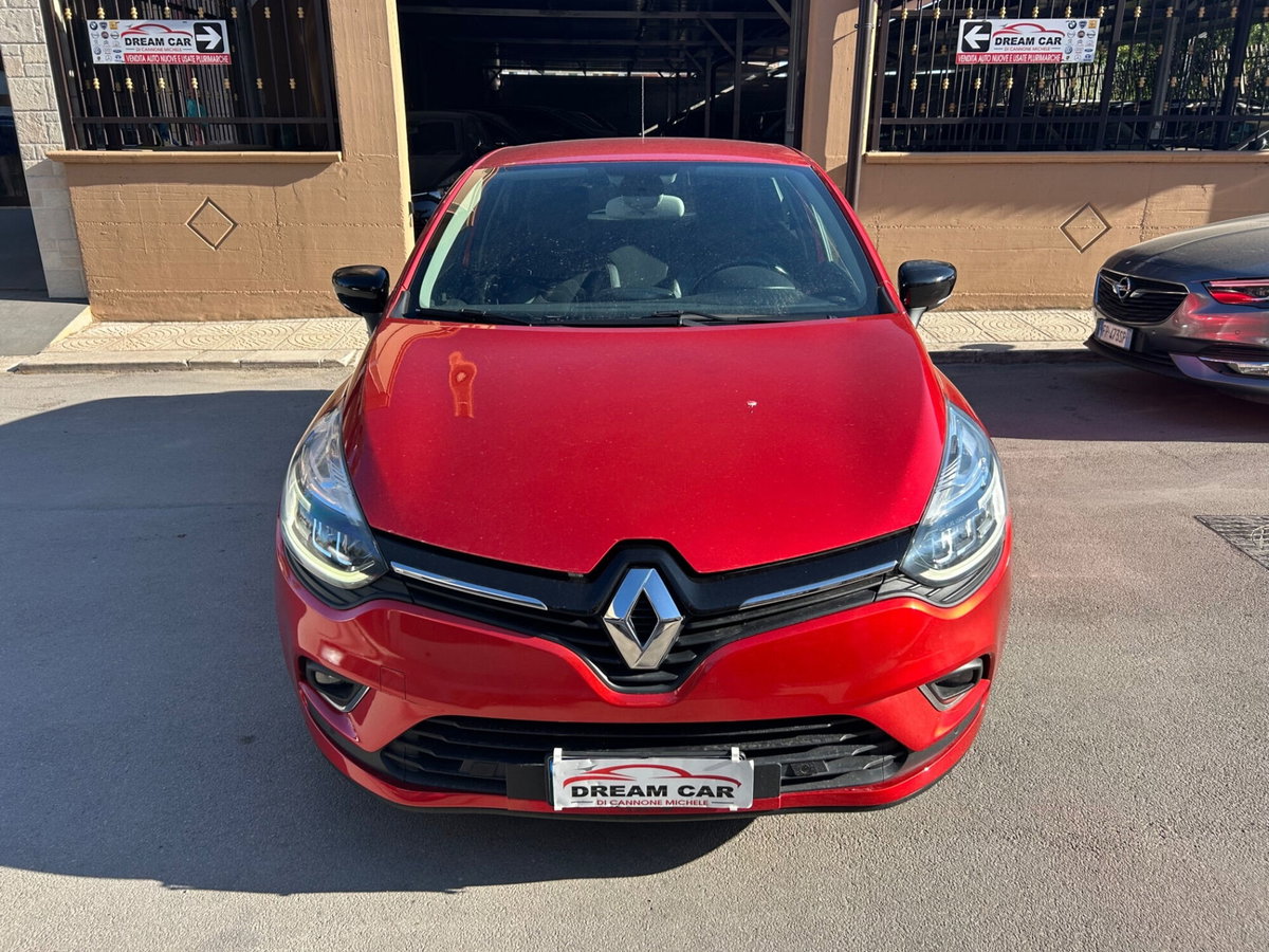 Renault Clio dCi 8V 90 CV 5 porte Moschino Life (2)