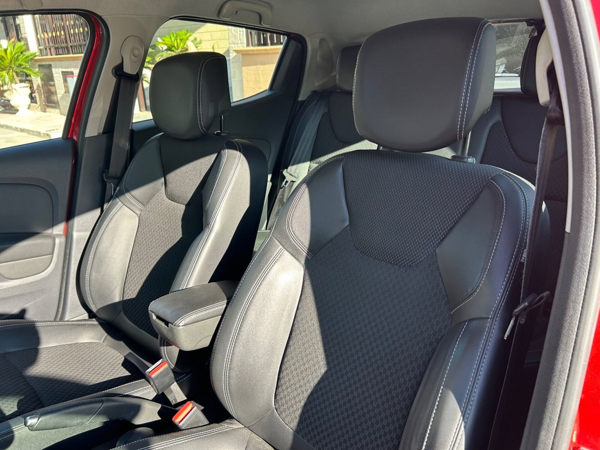 Renault Clio dCi 8V 90 CV 5 porte Moschino Life (20)