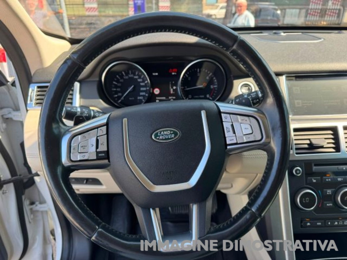 Land Rover Discovery Sport 2.2 TD4 HSE Luxury (13)