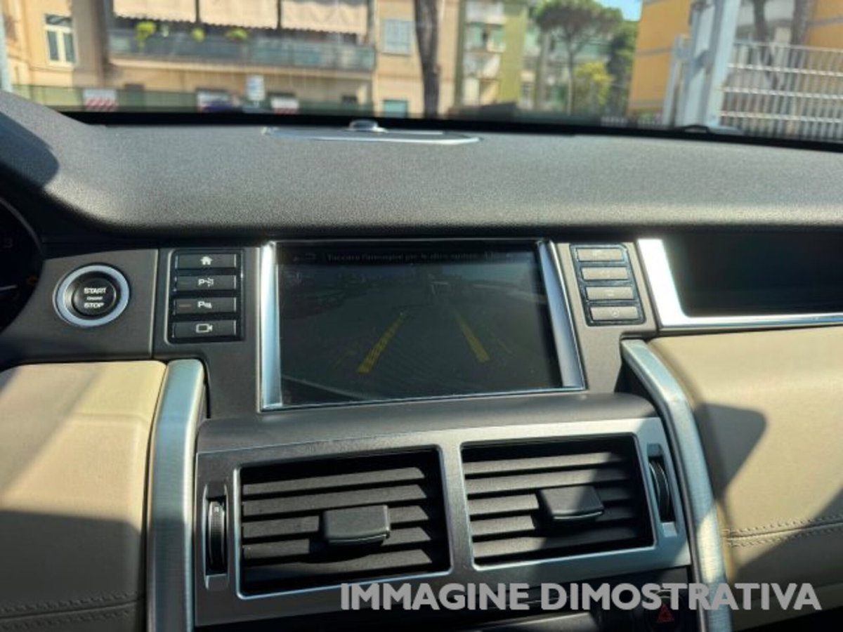 Land Rover Discovery Sport 2.2 TD4 HSE Luxury (16)