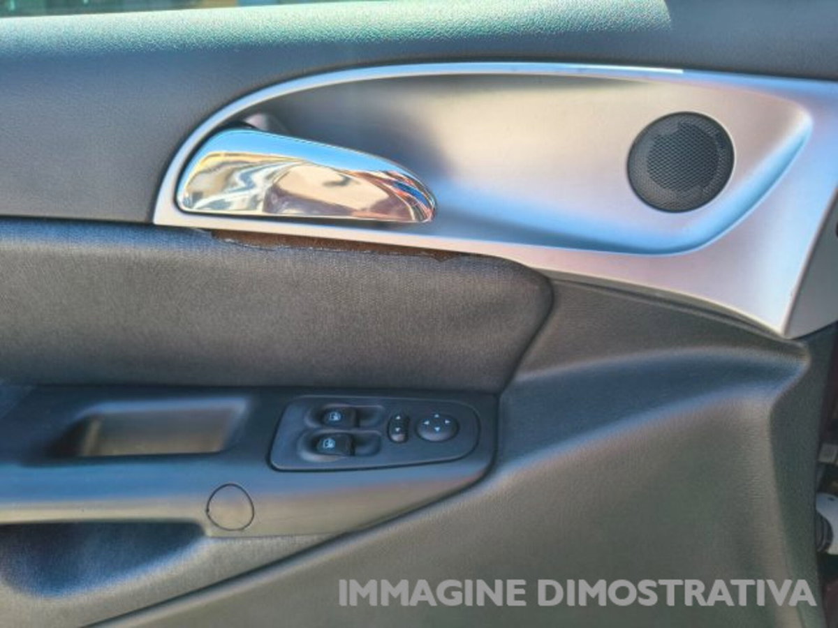 Lancia Ypsilon 1.4 Argento Ecochic GPL (12)