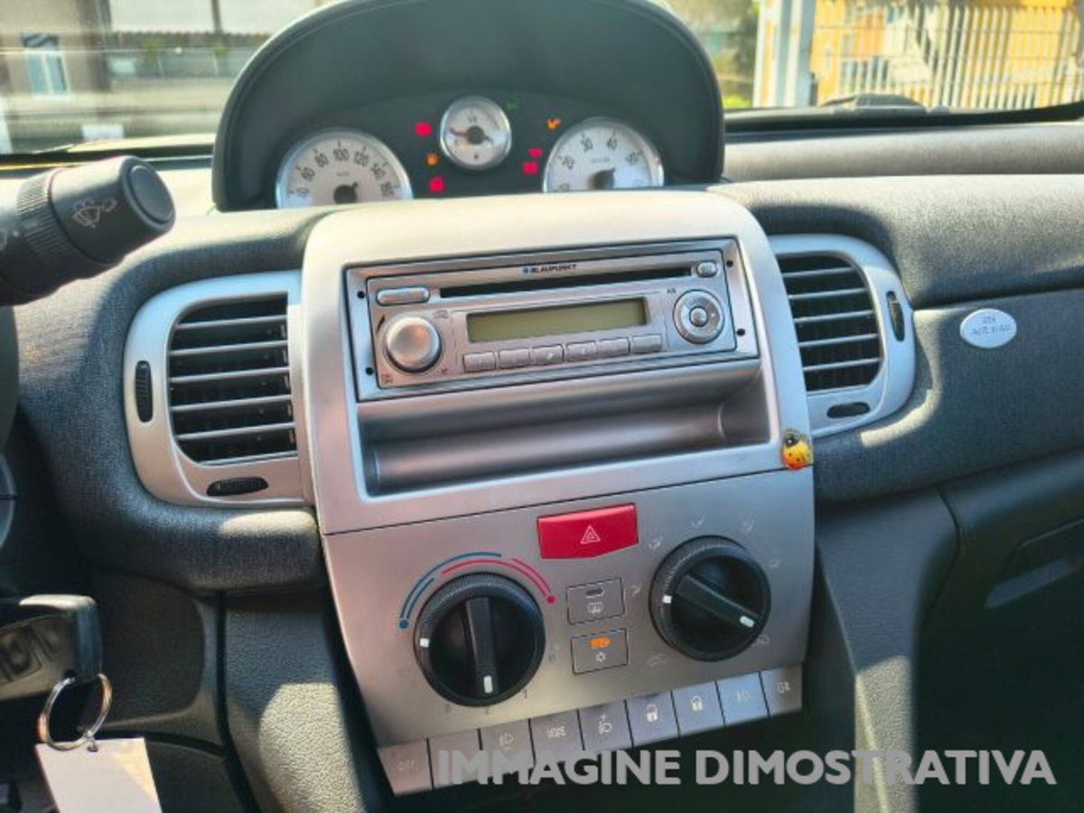 Lancia Ypsilon 1.4 Argento Ecochic GPL (15)