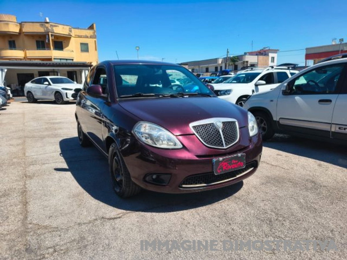 Lancia Ypsilon 1.4 Argento Ecochic GPL (2)