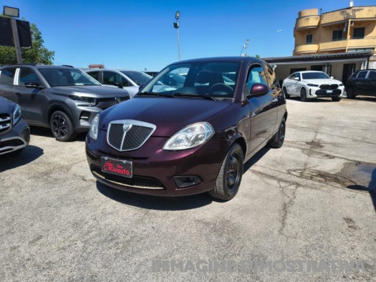 Lancia Ypsilon 1.4 Argento Ecochic GPL (3)
