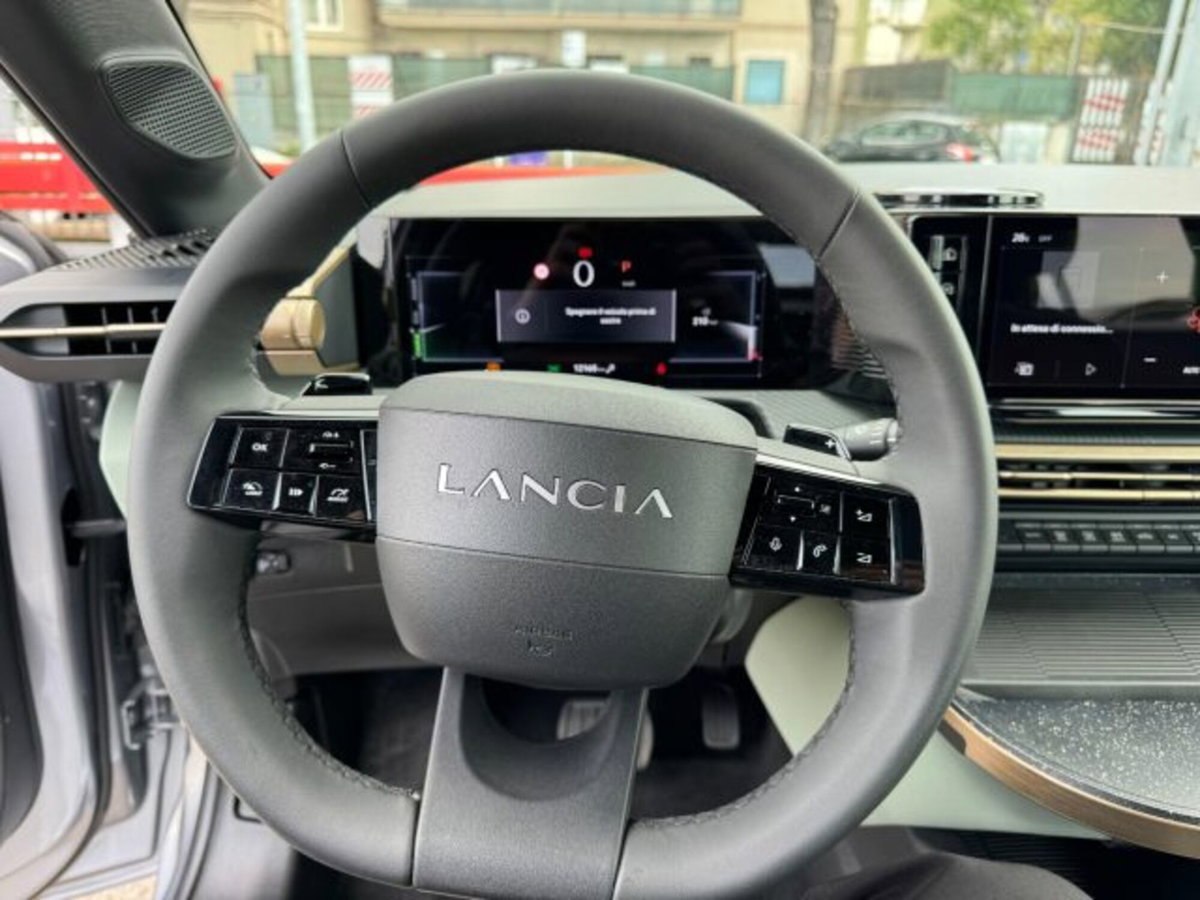 Lancia Ypsilon 1.2 mhev Edizione Limitata Cassina e-dct (16)