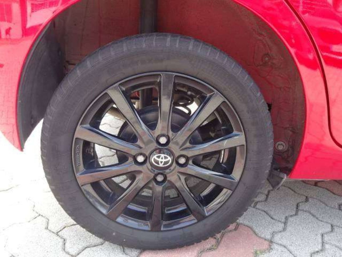 Toyota Aygo 1.0 VVT-i 69 CV 5 porte x-clusiv (15)