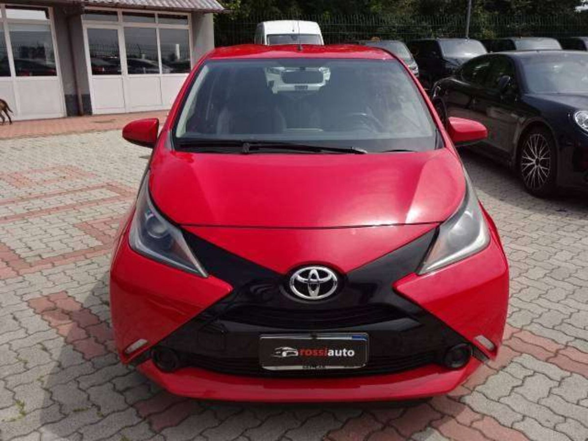 Toyota Aygo 1.0 VVT-i 69 CV 5 porte x-clusiv (2)