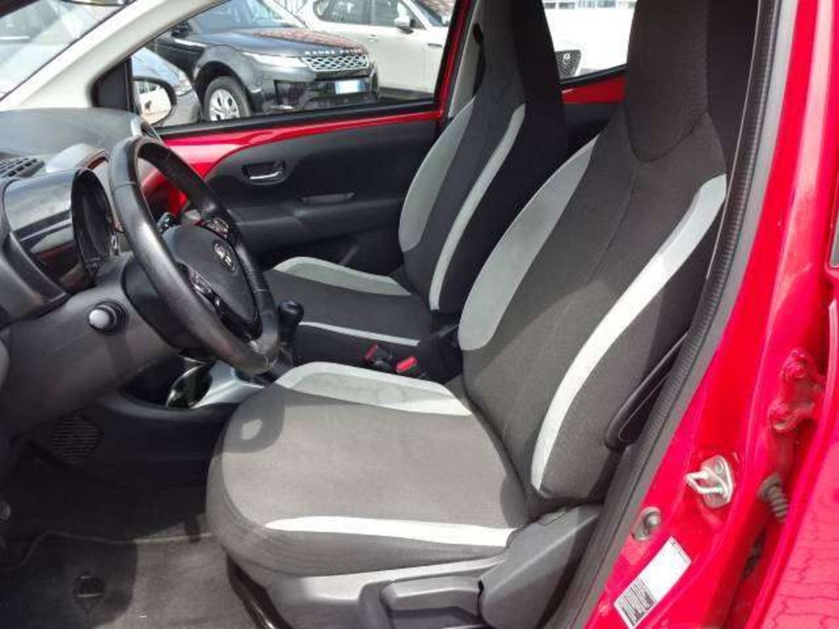 Toyota Aygo 1.0 VVT-i 69 CV 5 porte x-clusiv (9)