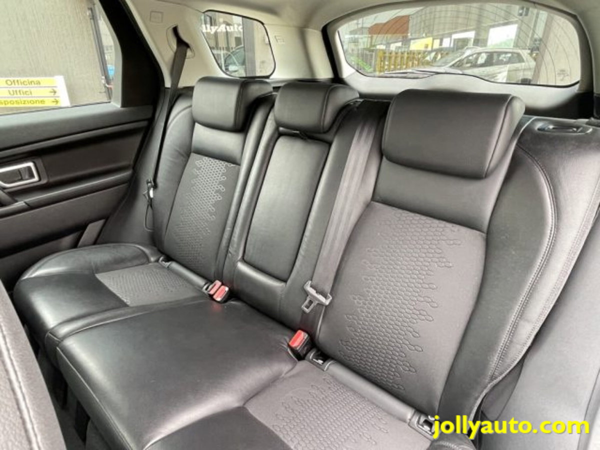 Land Rover Discovery Sport 2.0 TD4 180 CV SE (17)