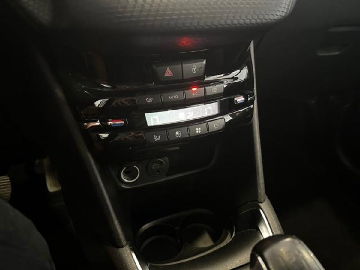 Peugeot 208 75 5 porte Allure (11)