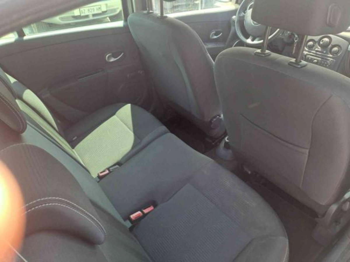 Renault Clio 1.5 dCi 75CV 5 porte 20th Anniversario (17)