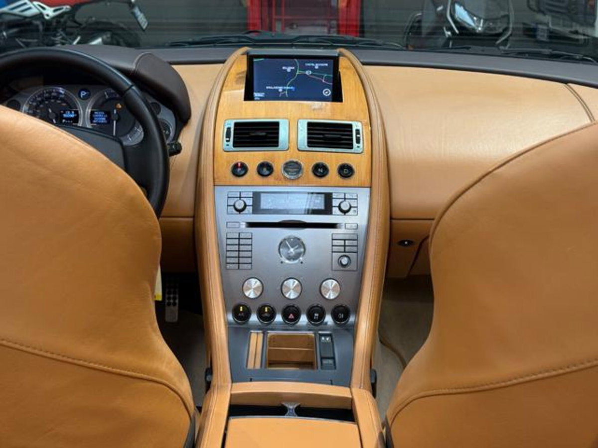 Aston Martin DB9 DB9 Volante (17)