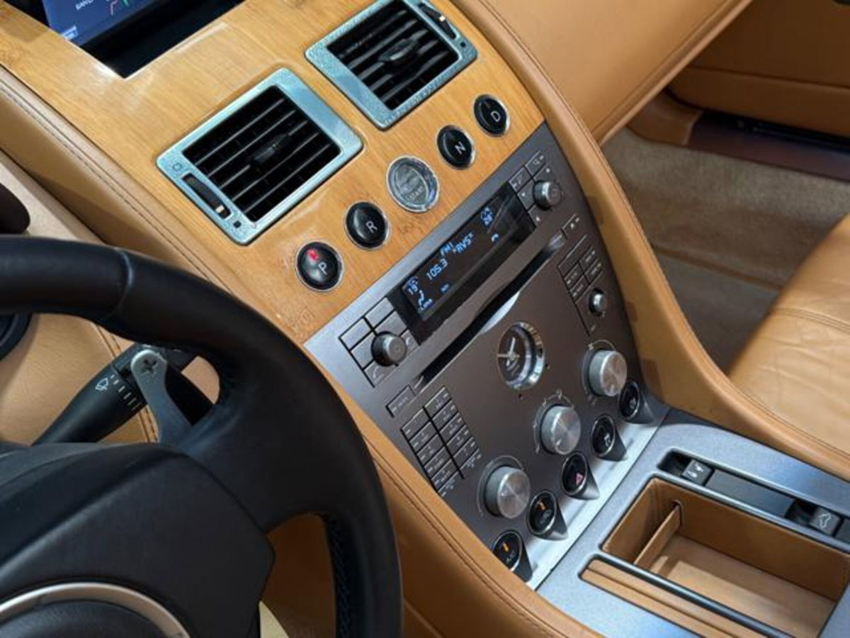 Aston Martin DB9 DB9 Volante (18)