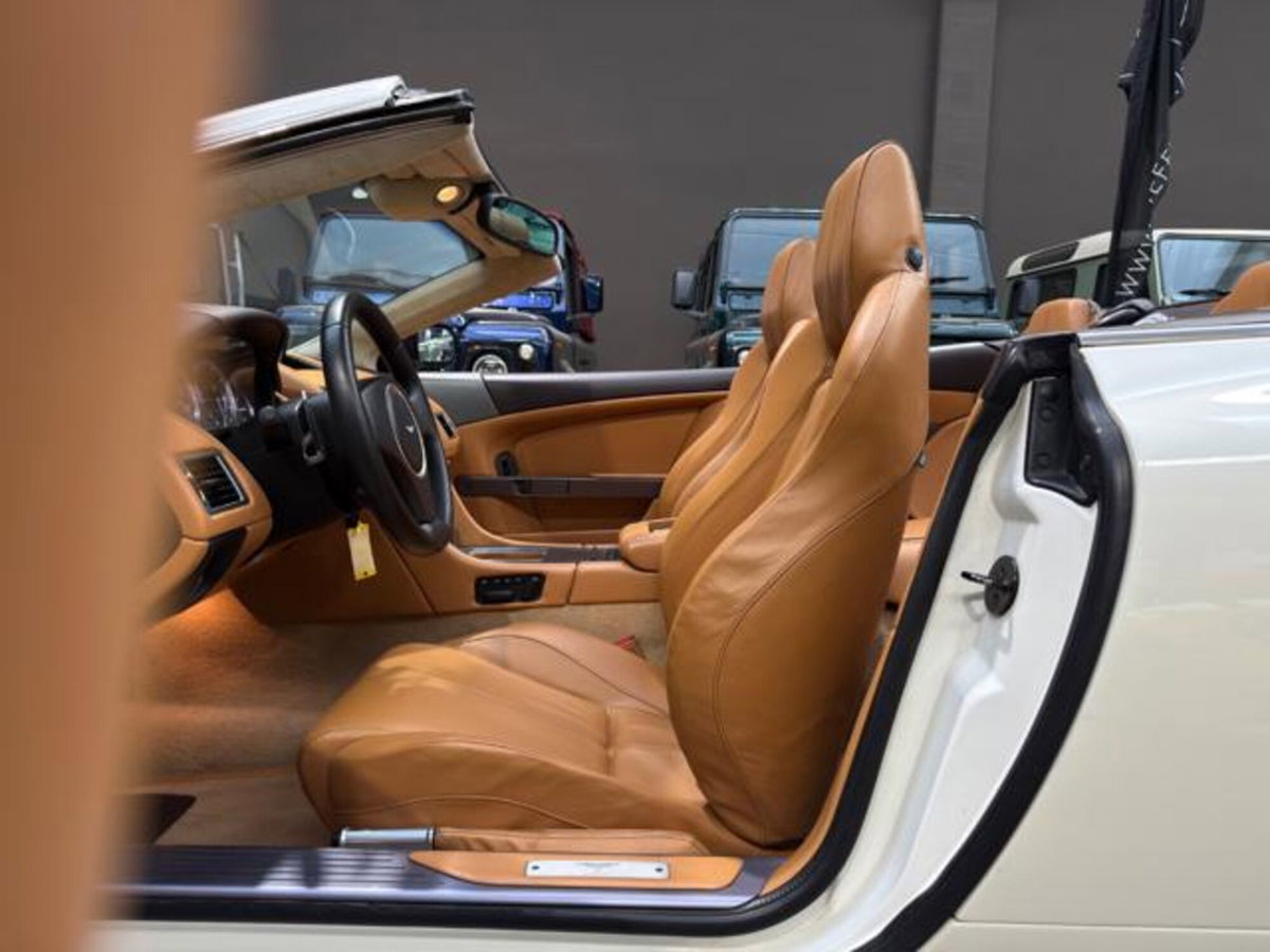 Aston Martin DB9 DB9 Volante (9)
