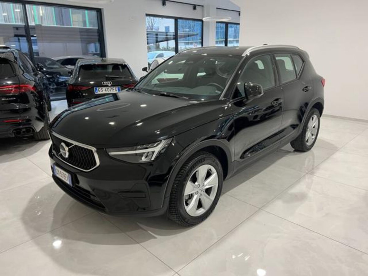 Volvo XC40 B3 automatico Core (2)