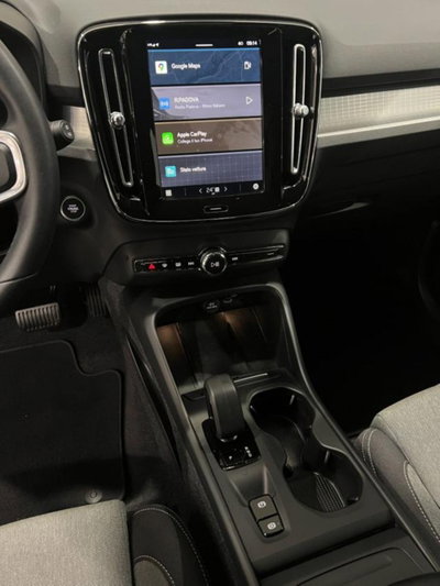 Volvo XC40 B3 automatico Core (11)